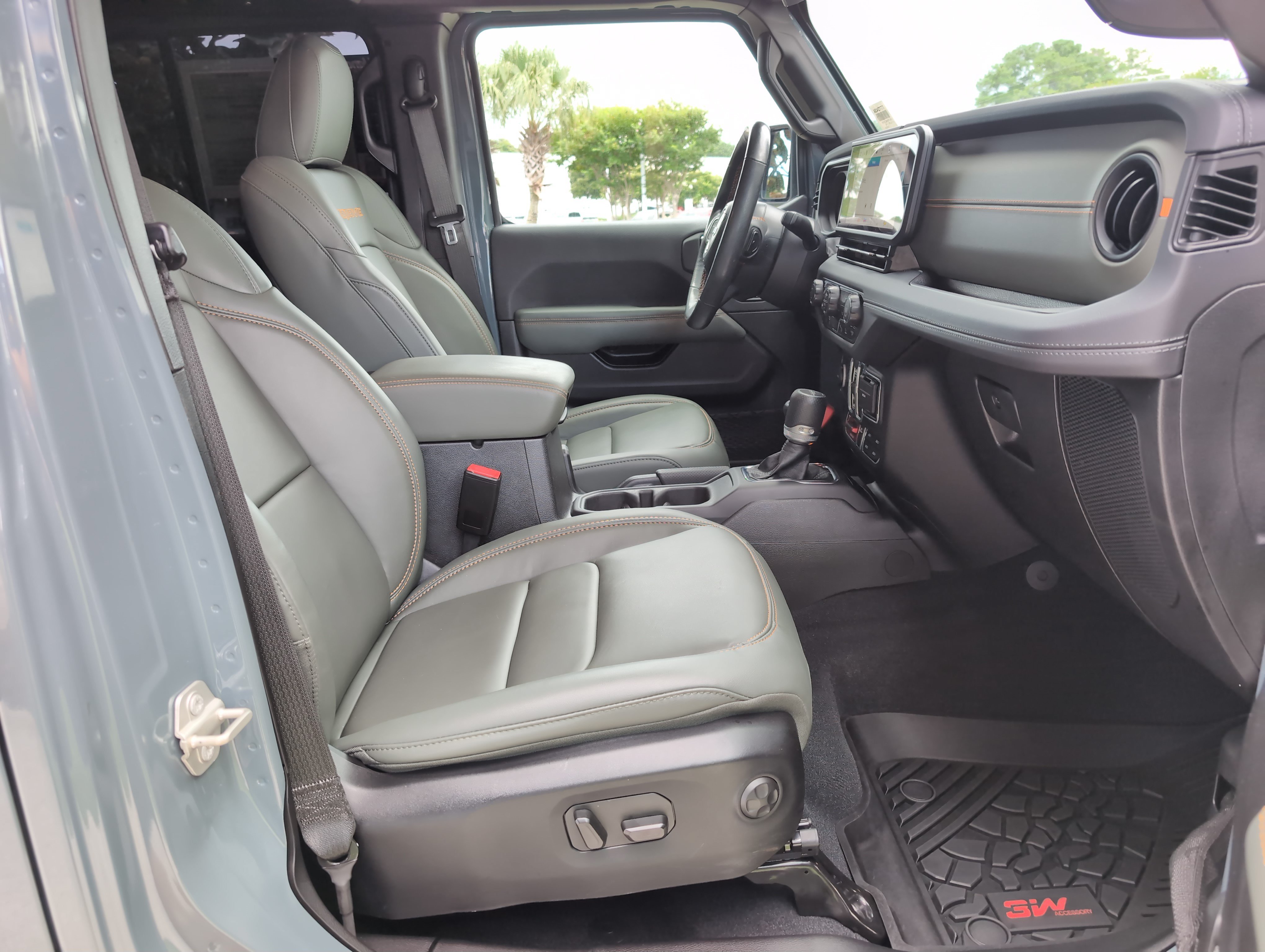 Used 2024 Jeep Gladiator Mojave AWD/4WD image 33