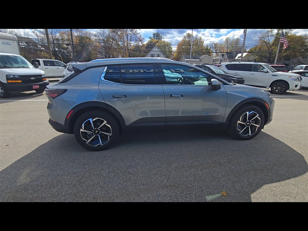 New 2026 Chevrolet Equinox EV LT image 9