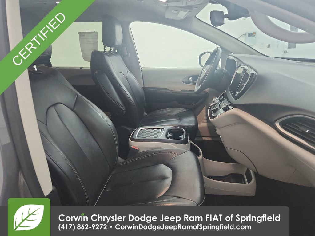 Certified 2022 Chrysler Pacifica Touring-L image 33