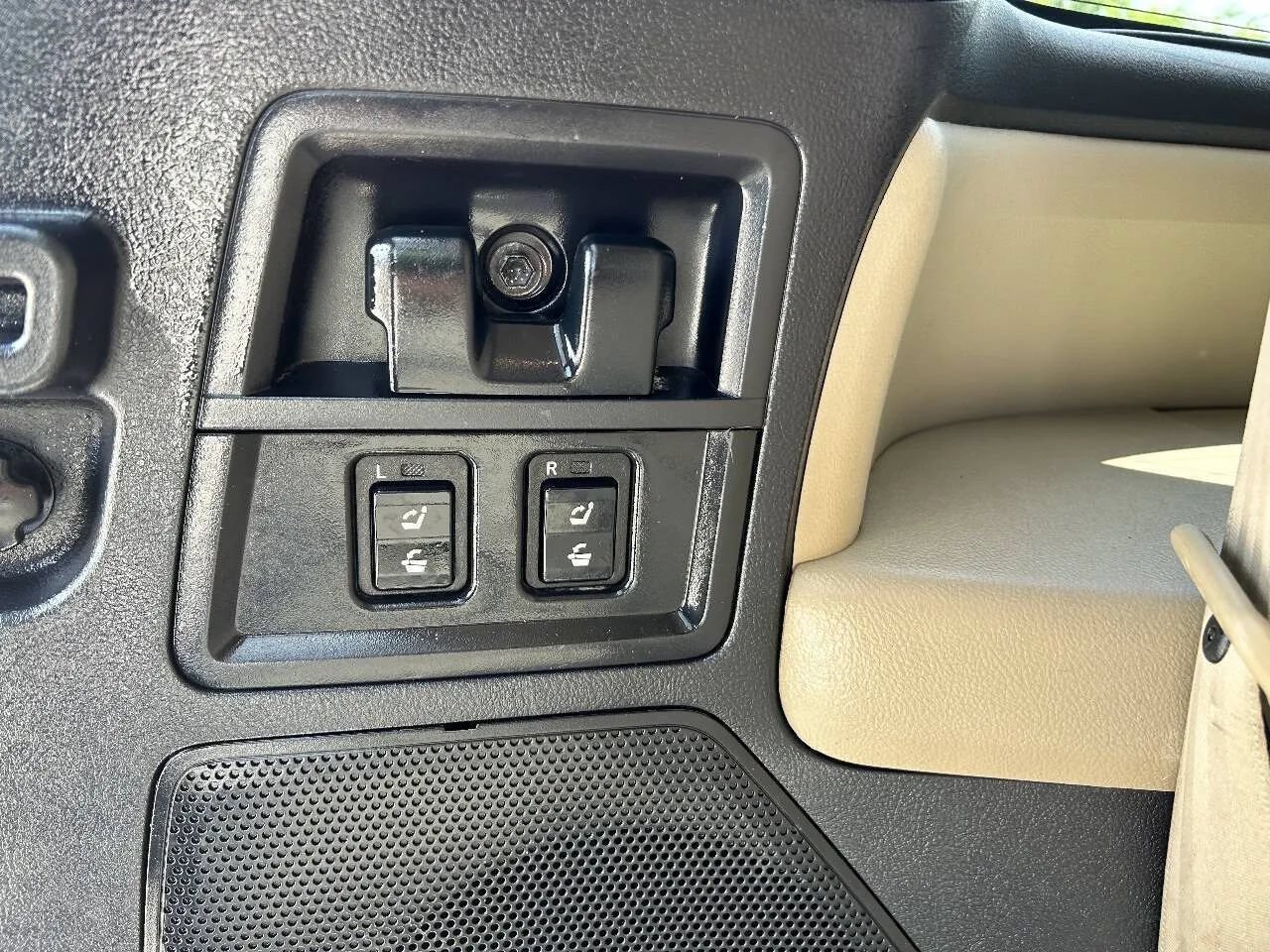 Used 2016 Toyota Sequoia Platinum RWD image 33