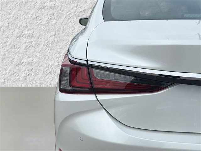 New 2025 Lexus ES 350 Ultra Luxury image 10