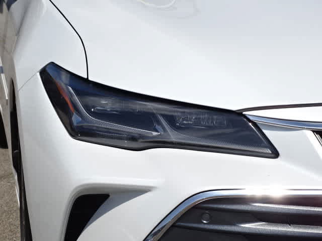 Used 2019 Toyota Avalon Limited w/ Advanced Safety Package FWD image 5