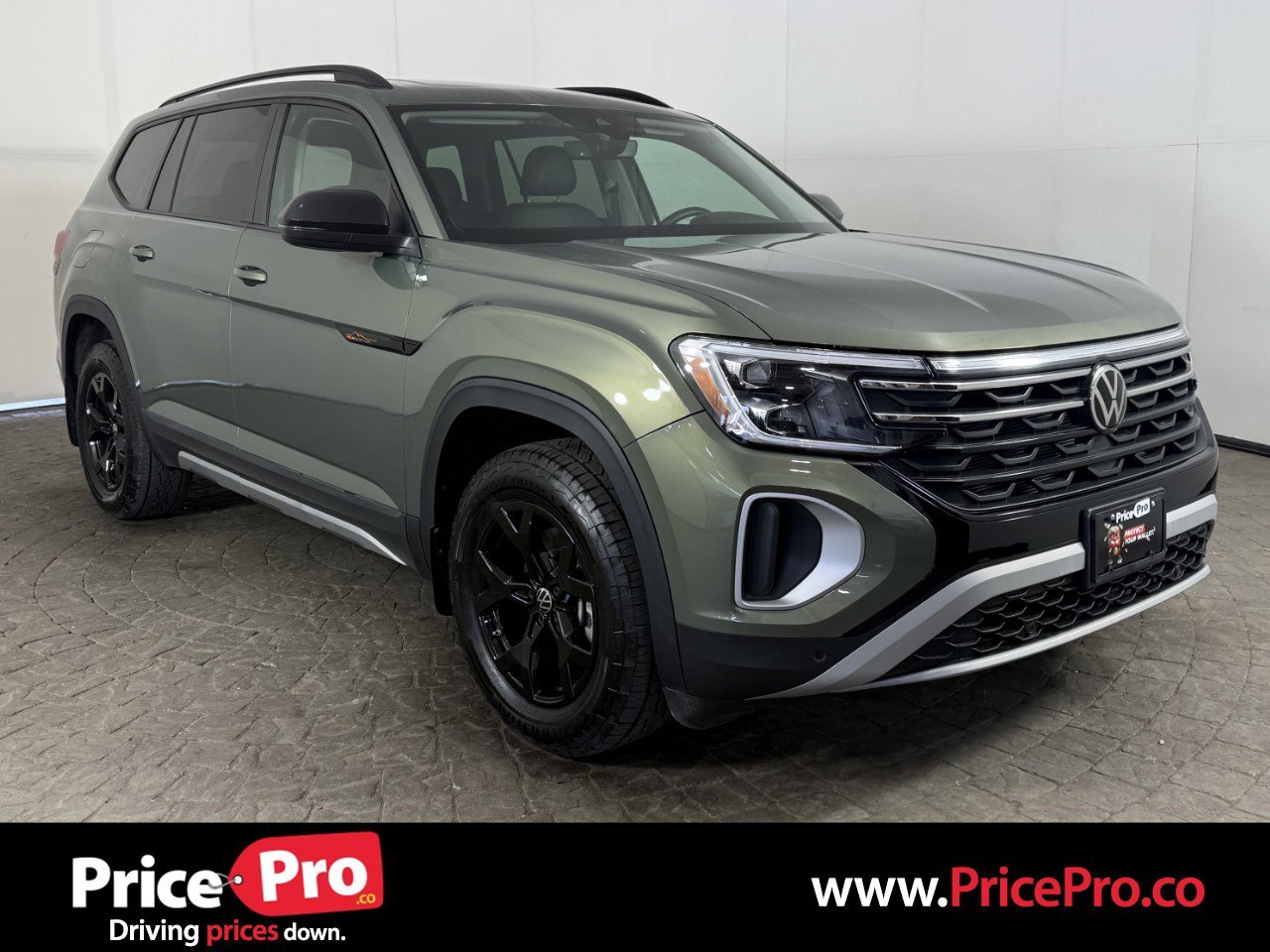 Used 2025 Volkswagen Atlas Peak Edition SE AWD/4WD image 1