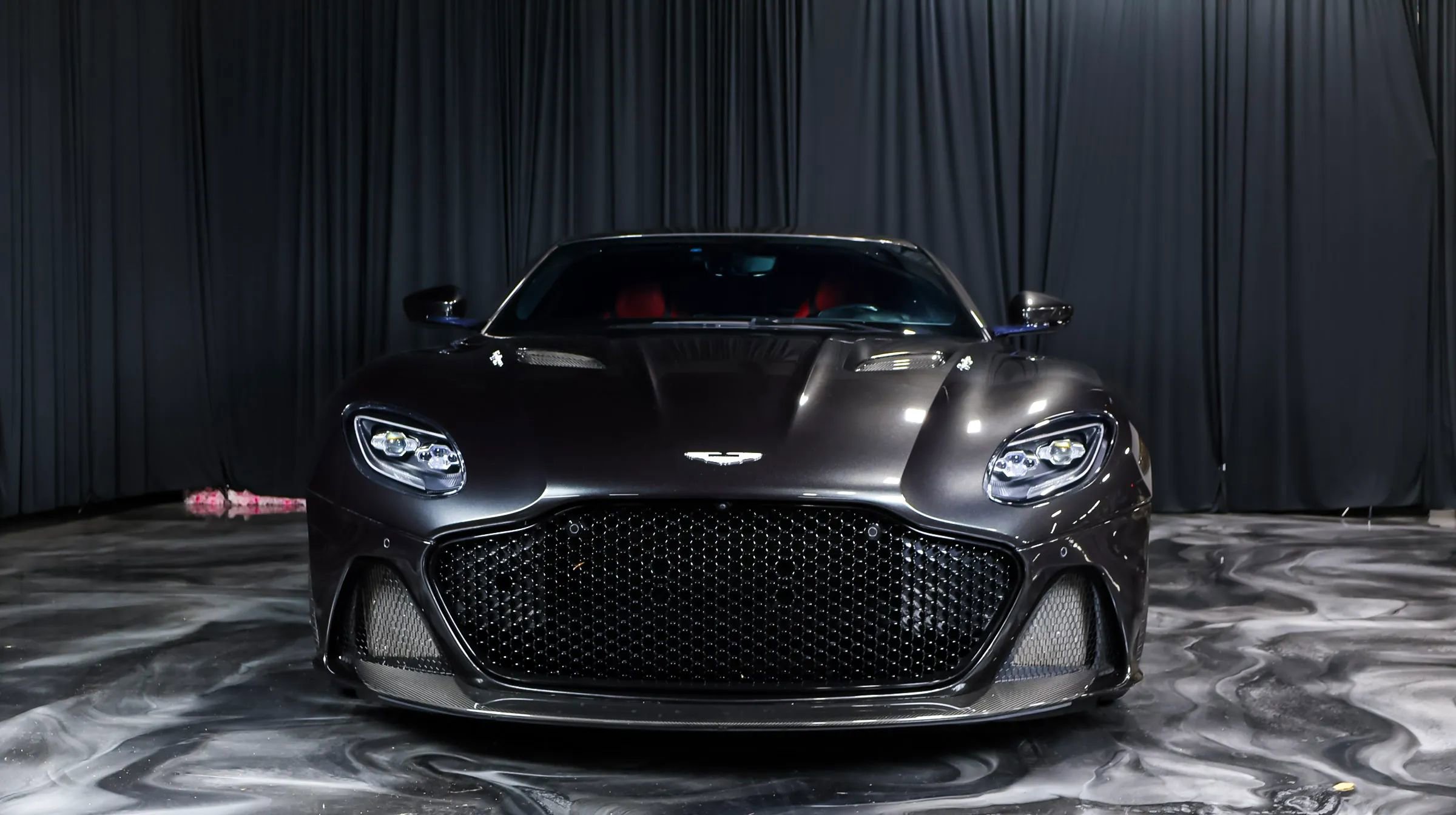 Used 2019 Aston Martin DBS Superleggera RWD image 6