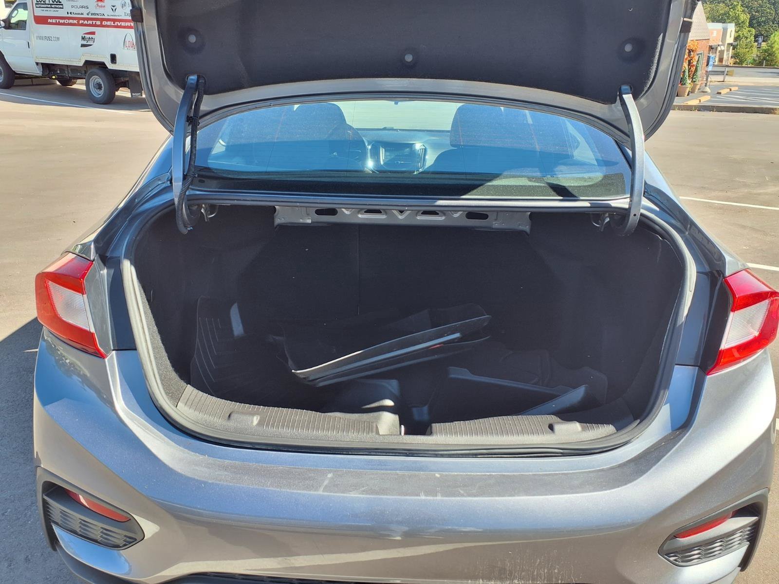 Used 2018 Chevrolet Cruze LT w/ Convenience Package FWD image 22