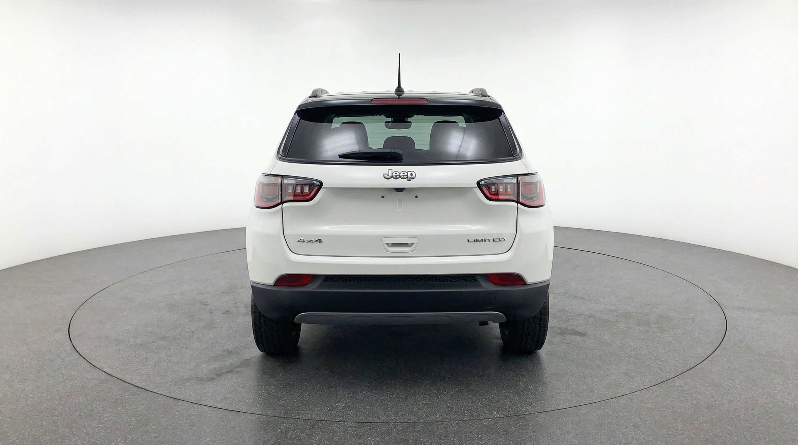 Used 2025 Jeep Compass Trailhawk AWD/4WD image 7