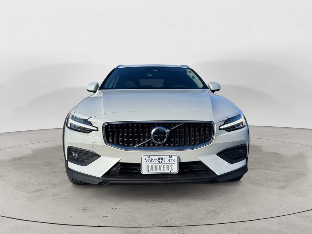 Certified 2025 Volvo V60 B5 Cross Country Plus image 25