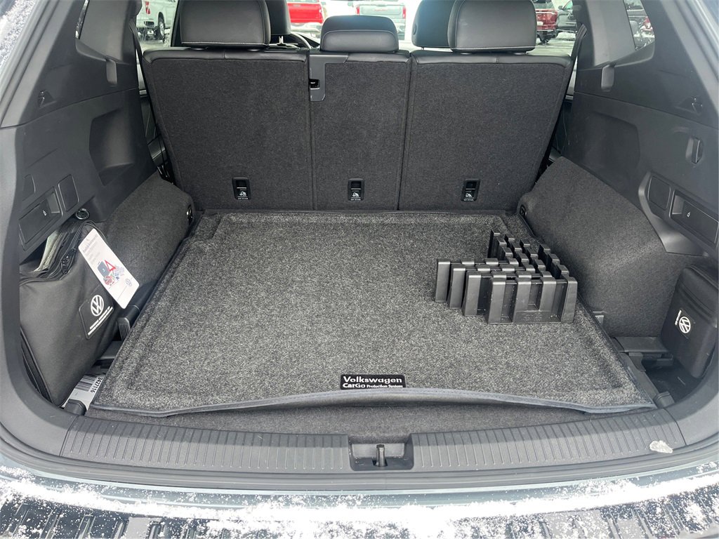 Used 2024 Volkswagen Tiguan SE R-Line image 39
