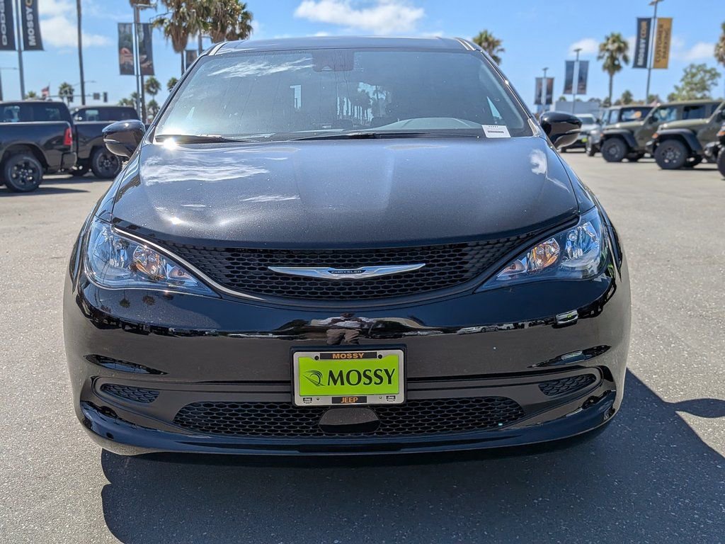 Used 2026 Chrysler Voyager LX image 8