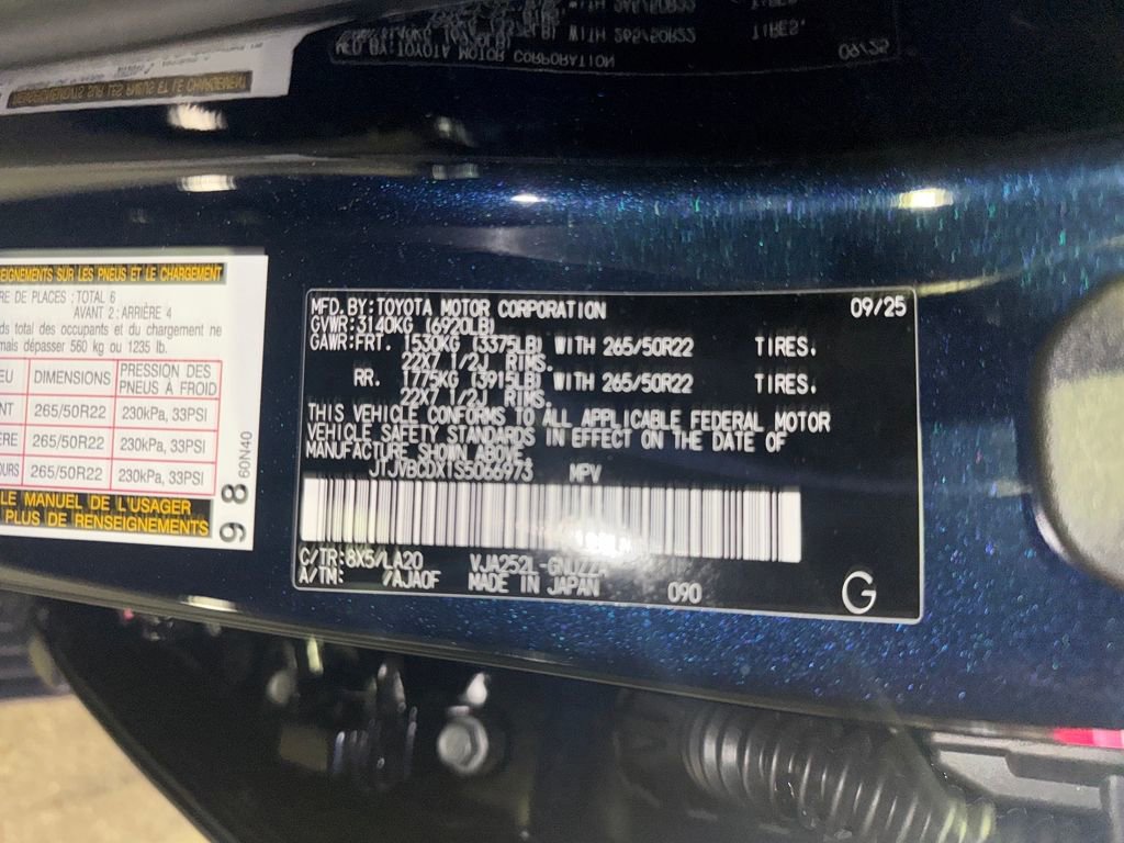 Used 2025 Lexus GX 550 w/ Cold Area Package image 32