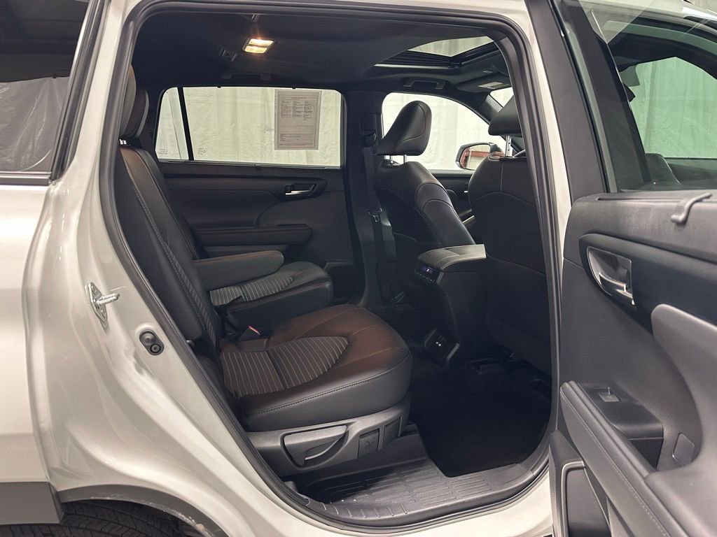 Used 2025 Toyota Highlander XSE image 53