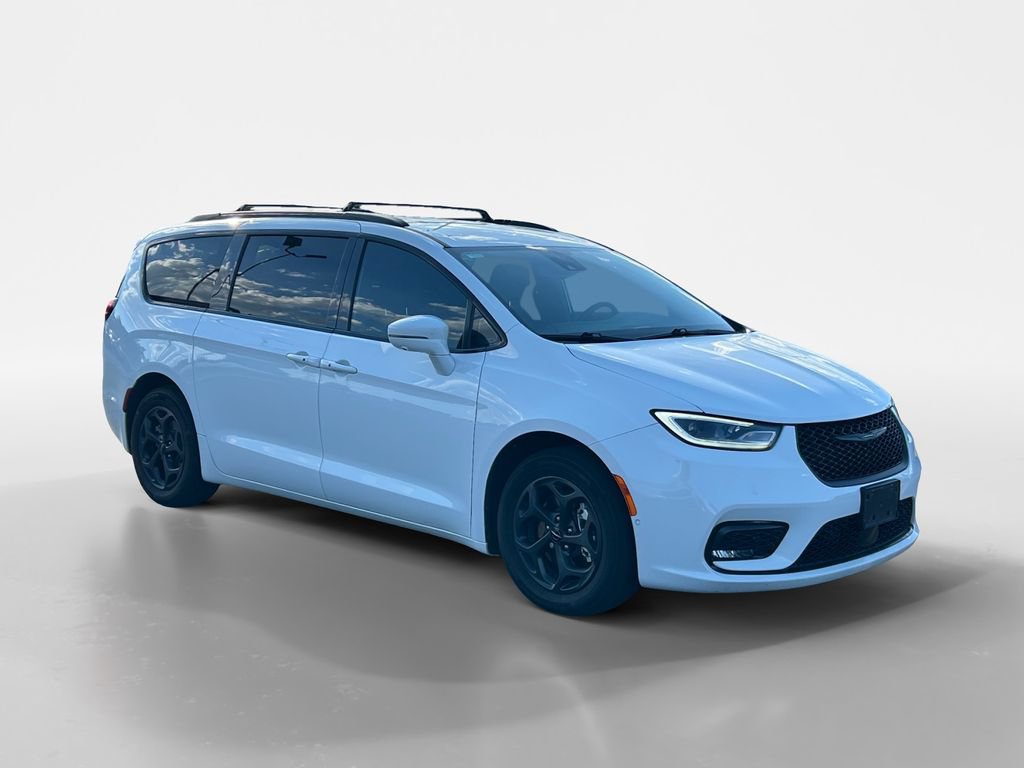 Used 2022 Chrysler Pacifica Touring-L w/ Uconnect Theater Family Group FWD image 9