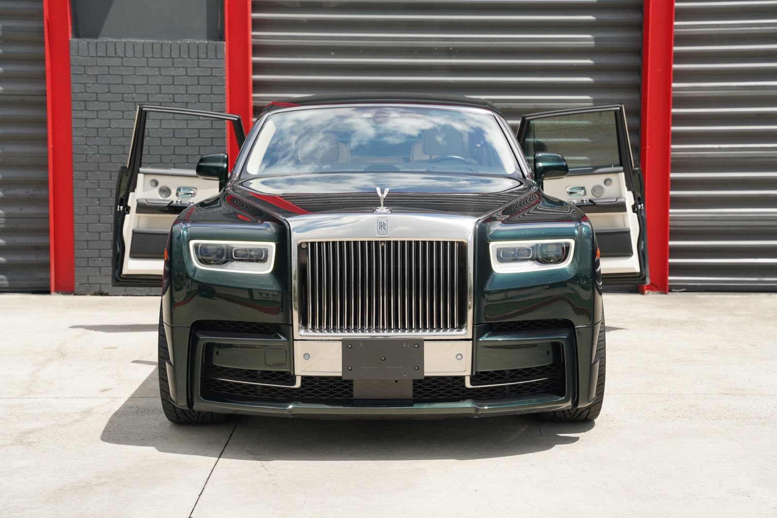 Used 2022 Rolls-Royce Phantom Sedan RWD image 7