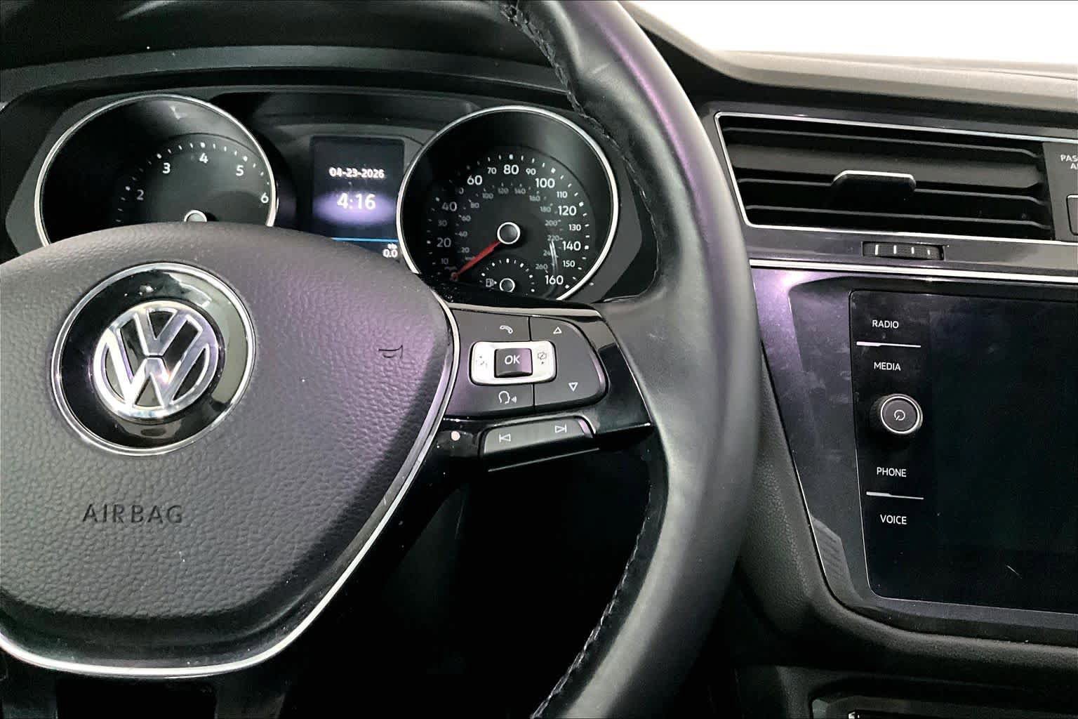 Used 2018 Volkswagen Tiguan SEL AWD/4WD image 25