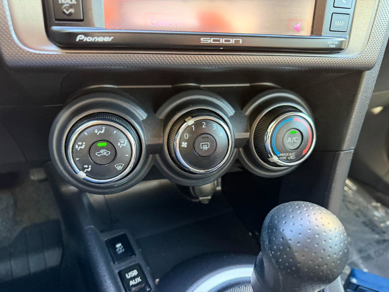 Used 2015 Scion tC 2D Hatchback image 28