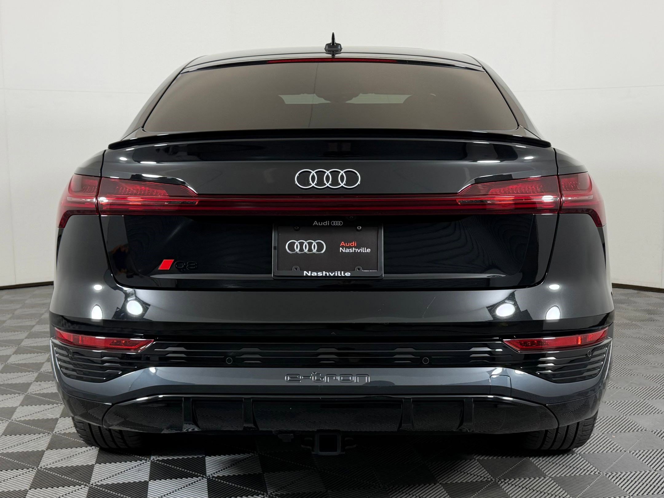 Used 2024 Audi Q8 e-tron Premium Plus w/ Premium Plus Package image 10