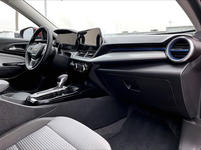 Used 2025 Chevrolet Trax LT w/ LT Convenience Package image 14