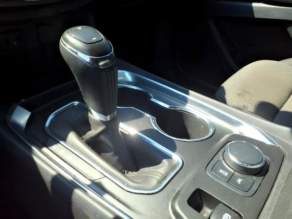 Used 2020 Chevrolet Traverse LT FWD image 21