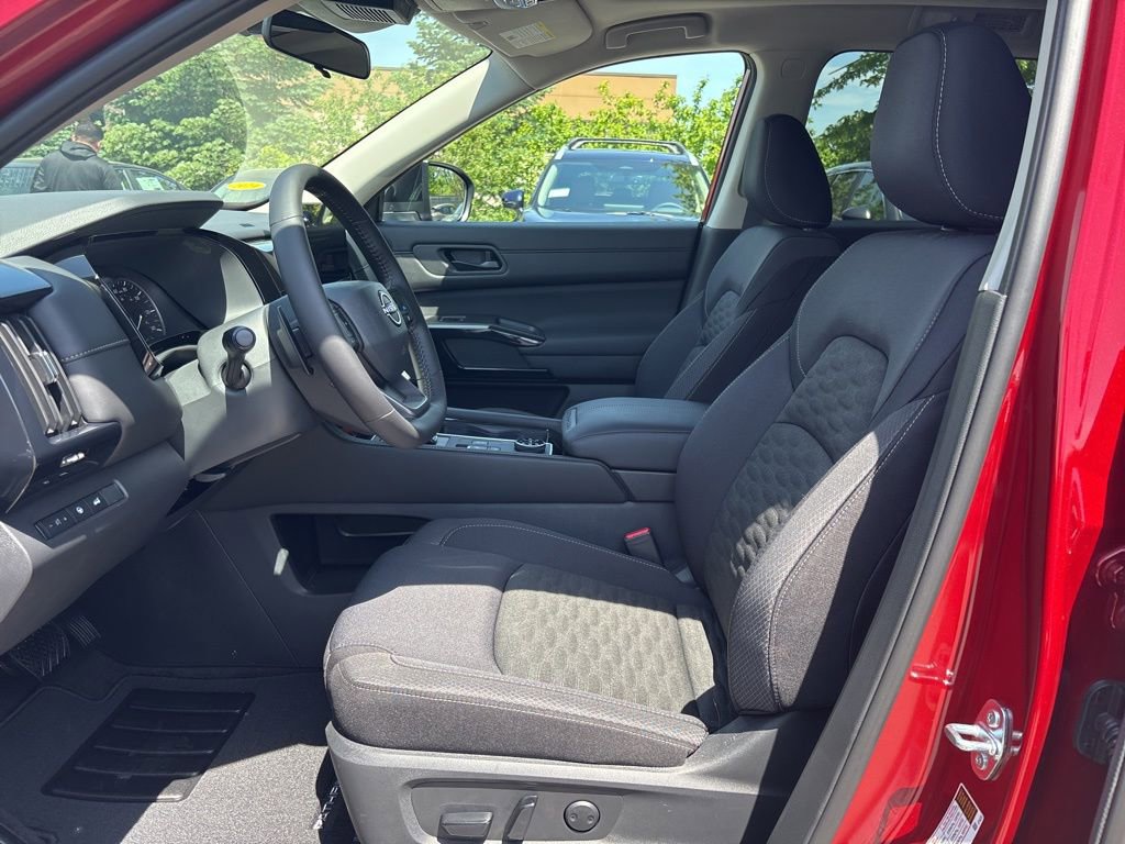 New 2026 Nissan Pathfinder SV w/ SV Premium Package AWD/4WD image 11