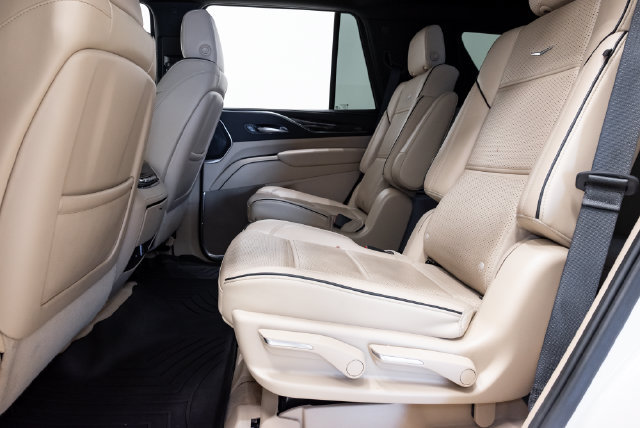 Used 2023 Cadillac Escalade Premium Luxury AWD/4WD image 24