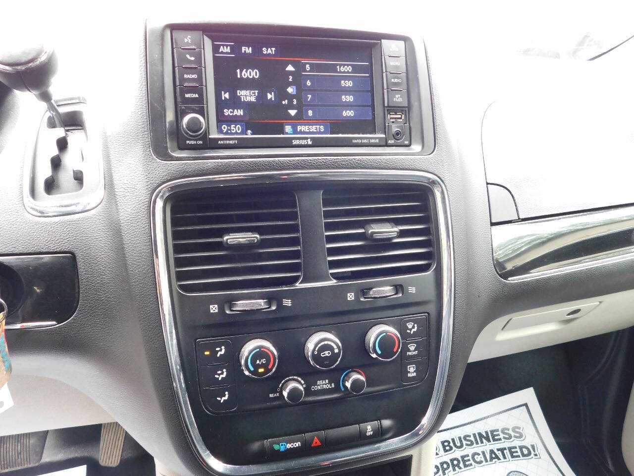 Used 2018 Dodge Grand Caravan SXT FWD image 31