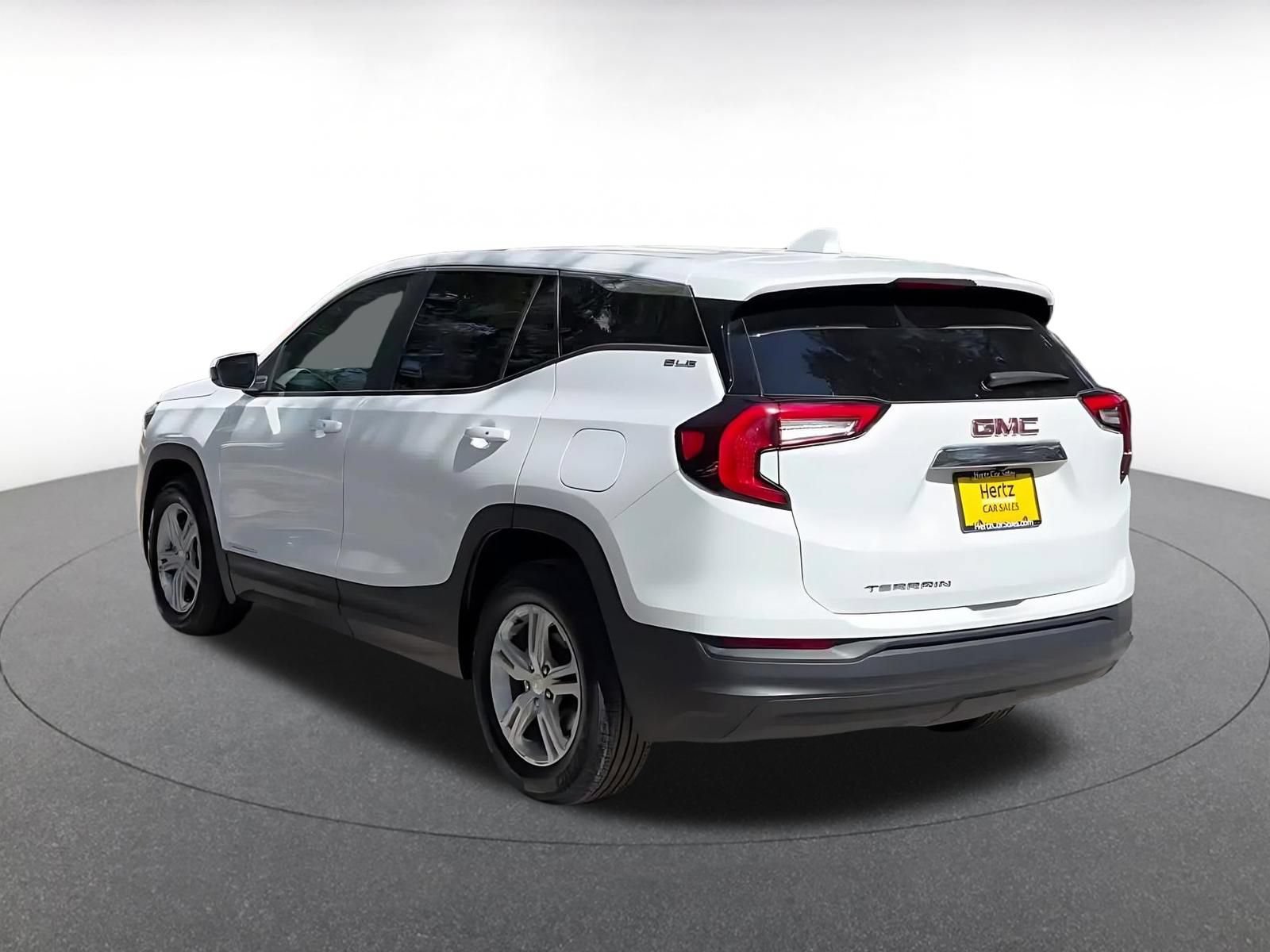 Used 2024 GMC Terrain SLE FWD image 10
