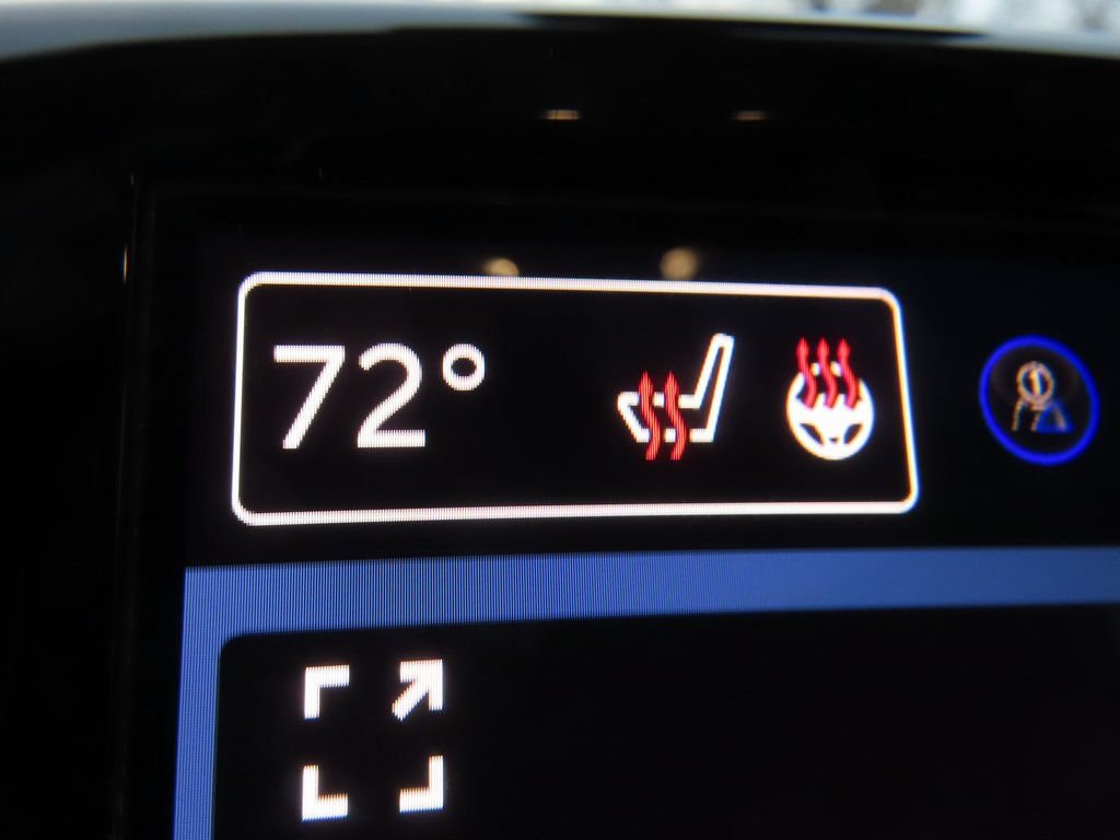 Certified 2024 Chrysler Pacifica Touring-L FWD image 9
