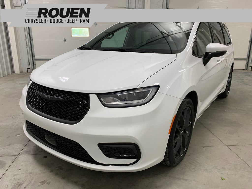 Used 2023 Chrysler Pacifica Touring-L