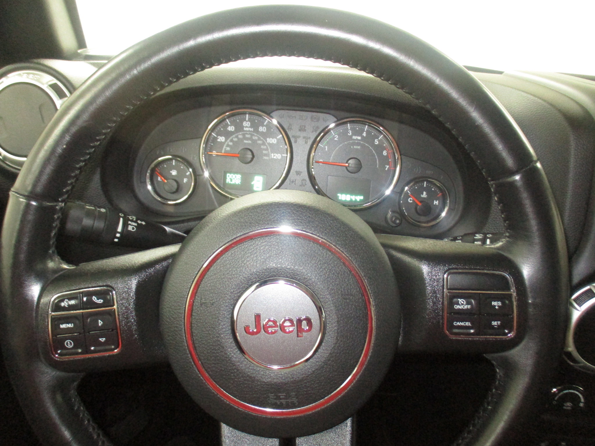 Used 2018 Jeep Wrangler Unlimited Sahara w/ Dual Top Group AWD/4WD image 26