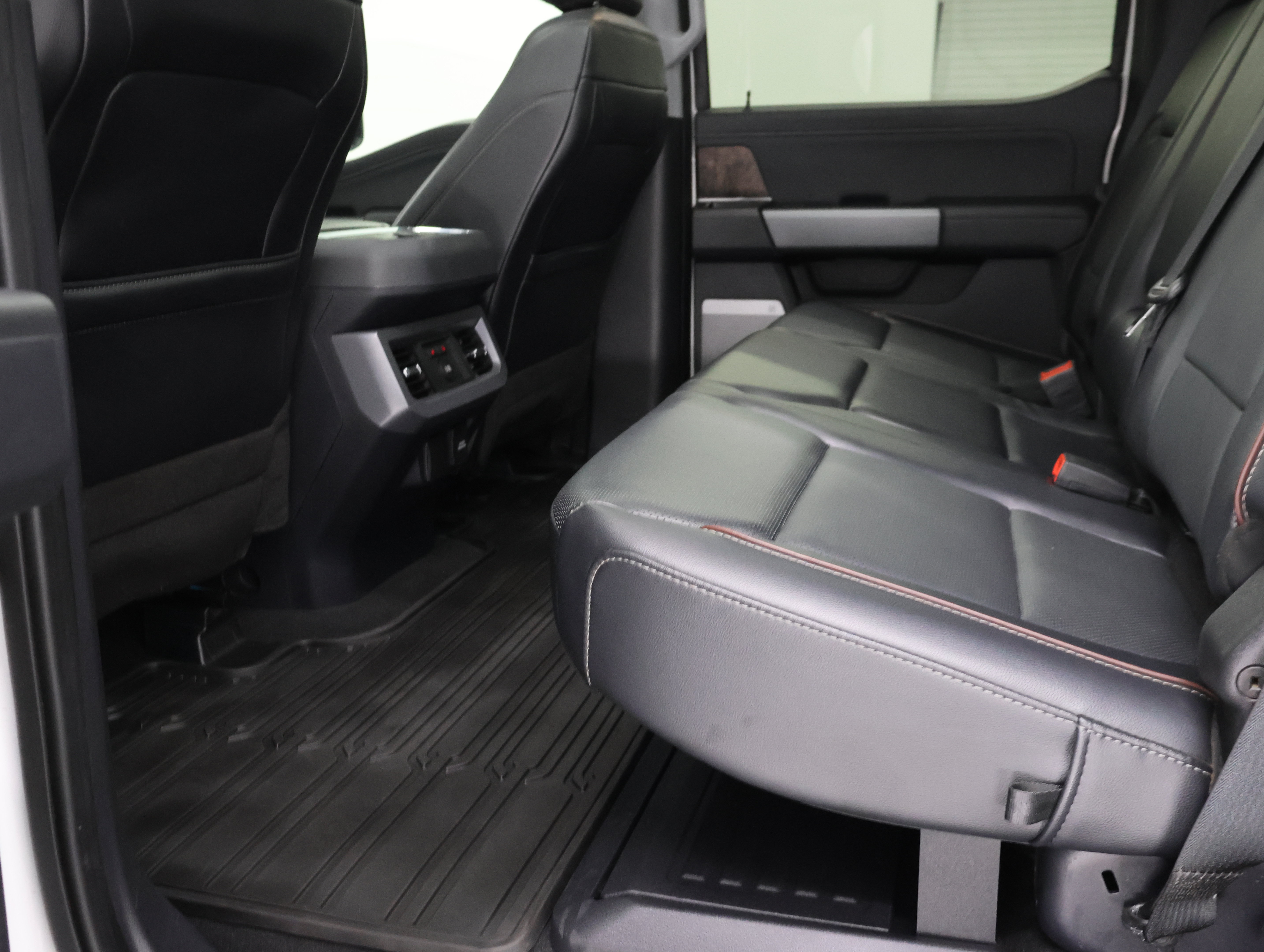 Used 2024 Ford F350 Lariat w/ Lariat Ultimate Package AWD/4WD image 38