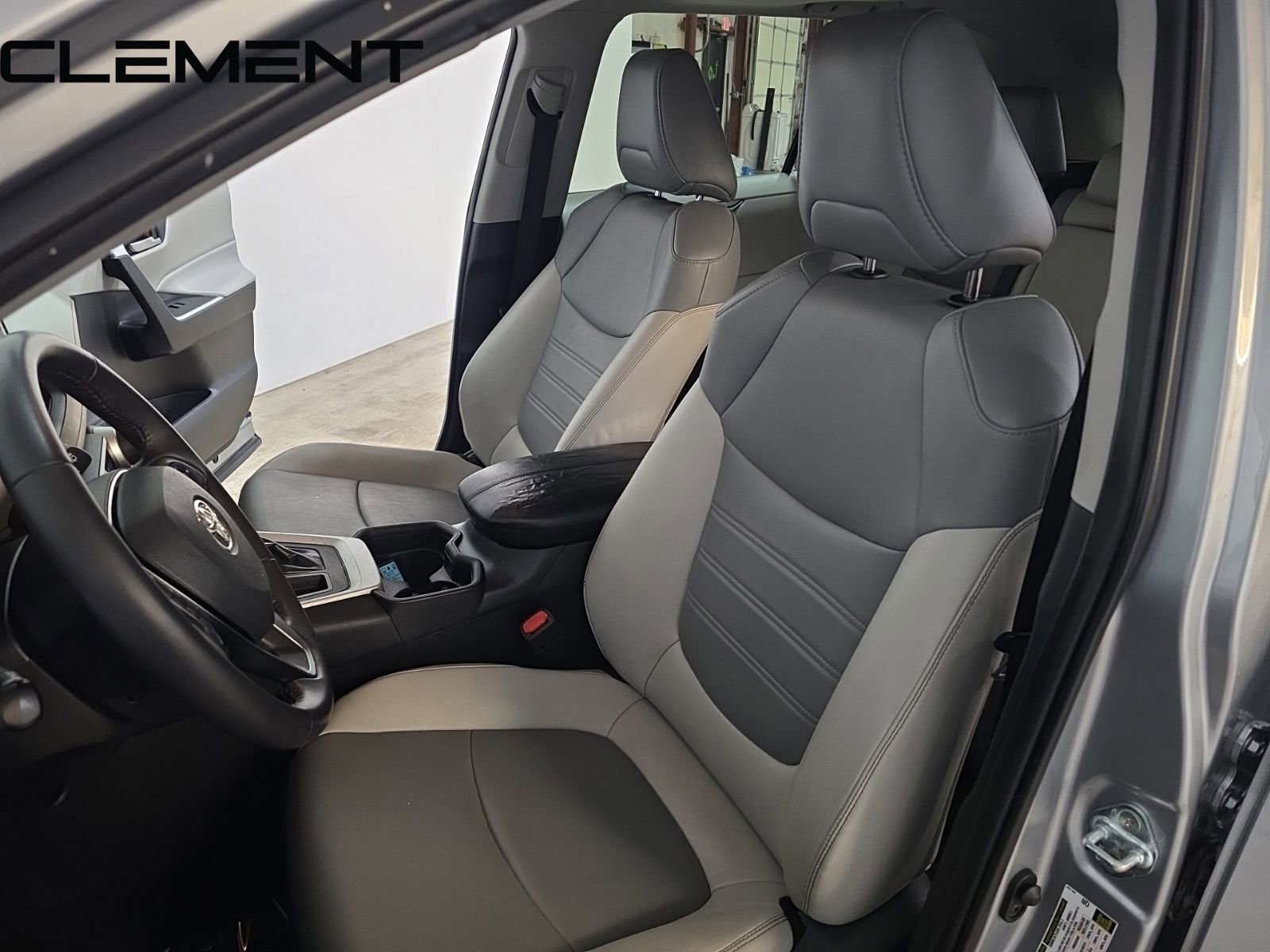 Used 2021 Toyota RAV4 XLE Premium image 32