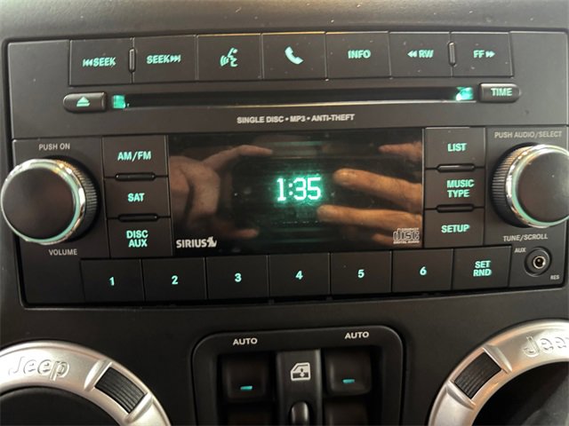 Used 2014 Jeep Wrangler Unlimited Sahara w/ Connectivity Group image 15