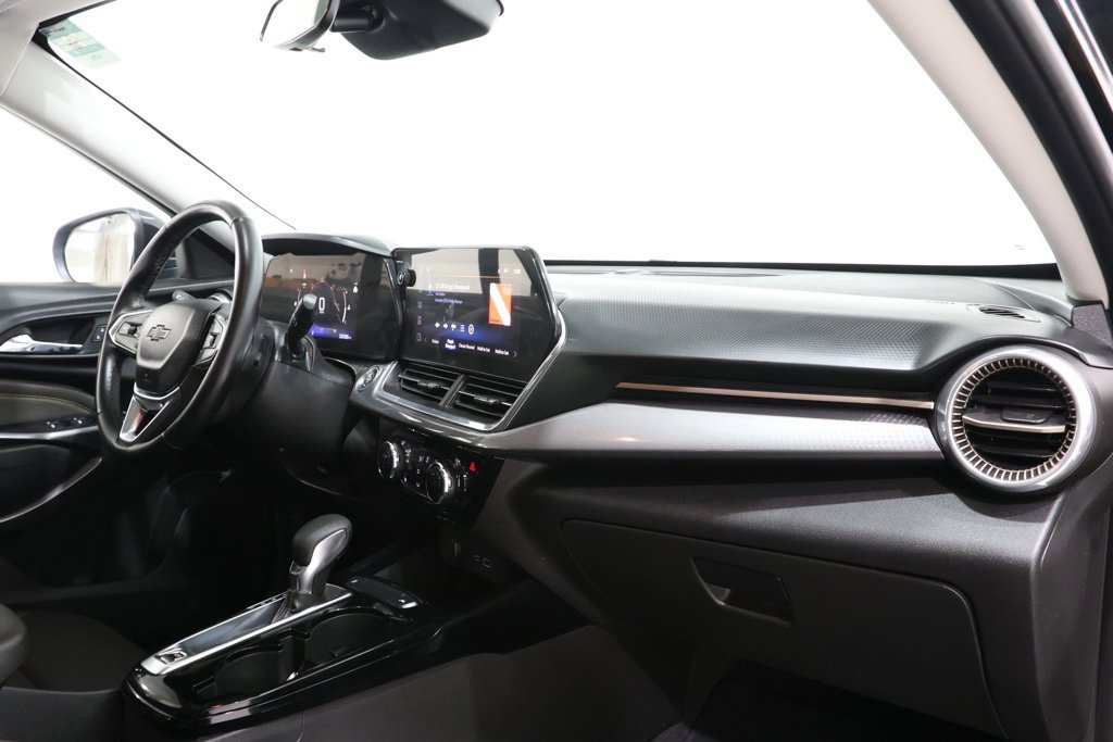 Used 2025 Chevrolet Trax ACTIV w/ Sunroof Package FWD image 16