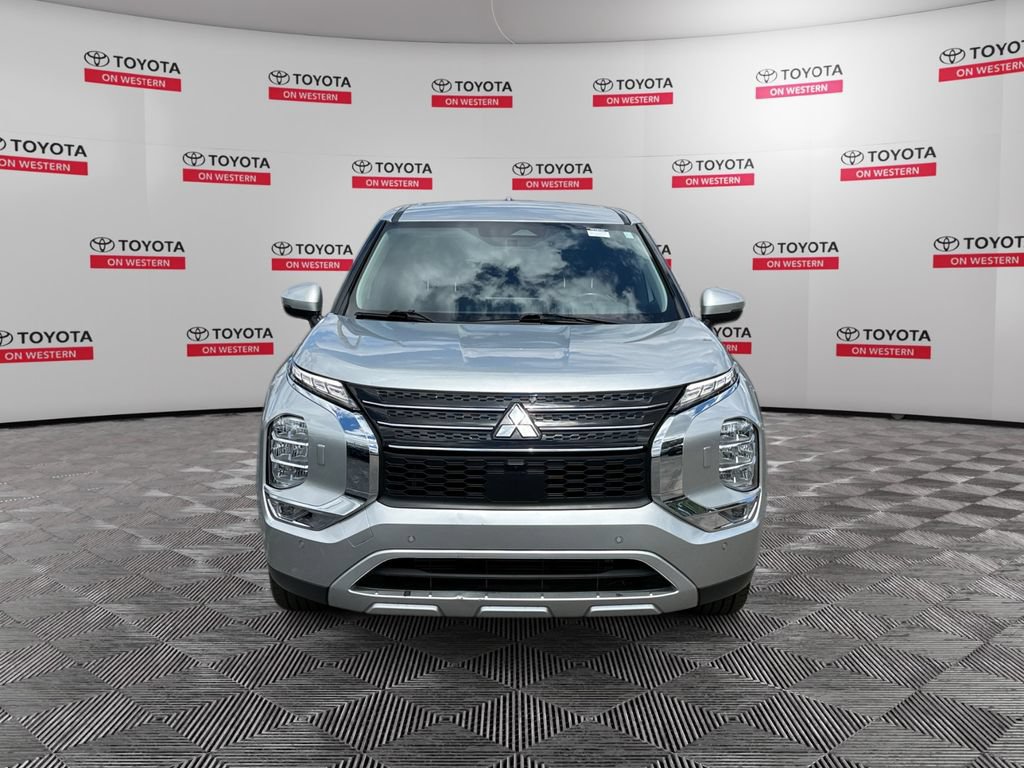 Used 2024 Mitsubishi Outlander SE AWD/4WD image 2