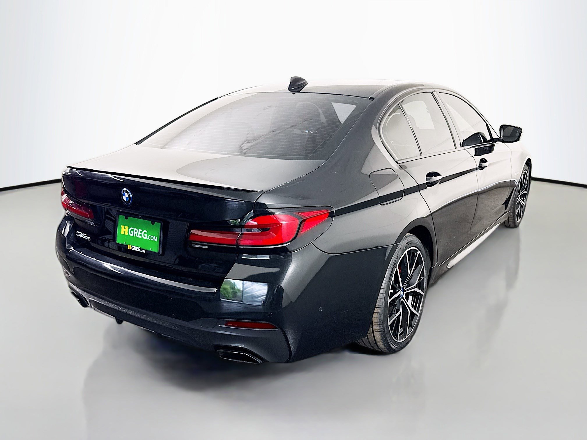 Used 2023 BMW 530e w/ M Sport Package image 10