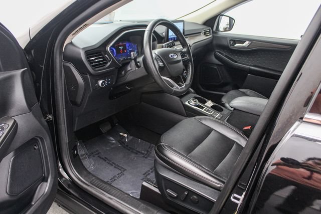 Certified 2020 Ford Escape Titanium w/ Titanium Premium Package 2.0 AWD/4WD image 12