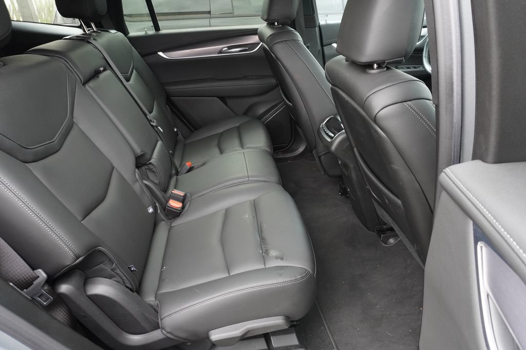 Certified 2025 Cadillac XT6 Luxury FWD image 7