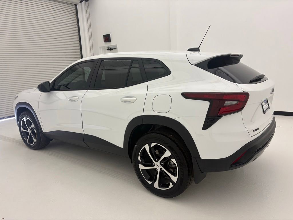Certified 2025 Chevrolet Trax RS FWD image 15