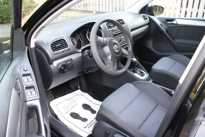 Used 2012 Volkswagen Golf 4-Door FWD image 5