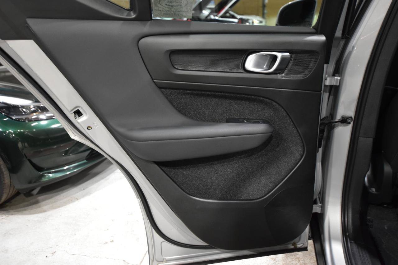 Used 2025 Volvo XC40 B5 Core image 40