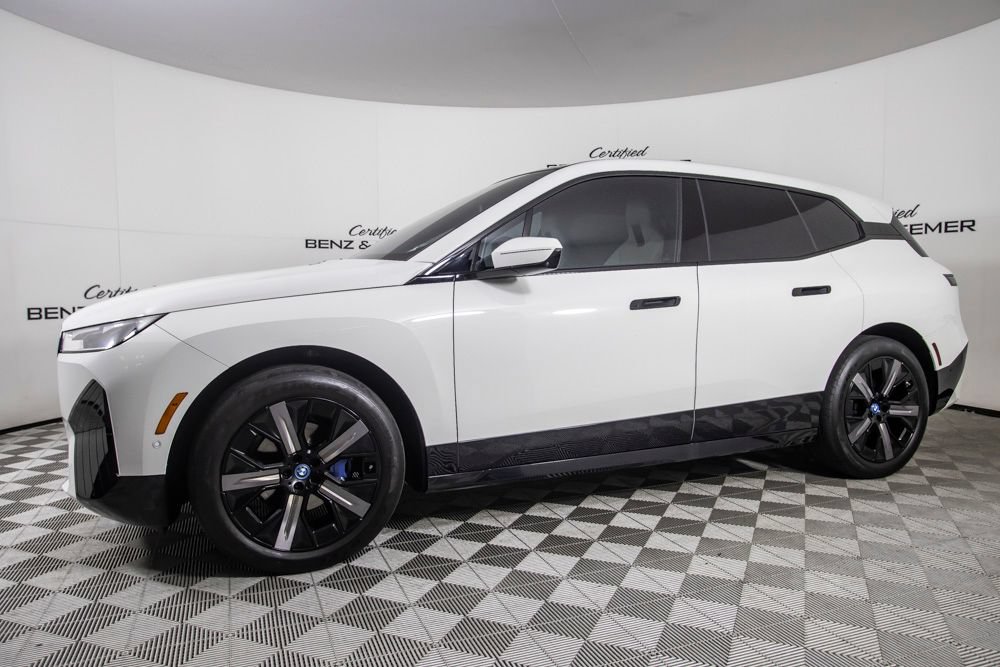Used 2024 BMW iX xDrive50 w/ Sport Package AWD/4WD image 9