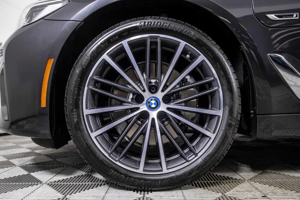 Used 2023 BMW 530e w/ Convenience Package RWD image 38