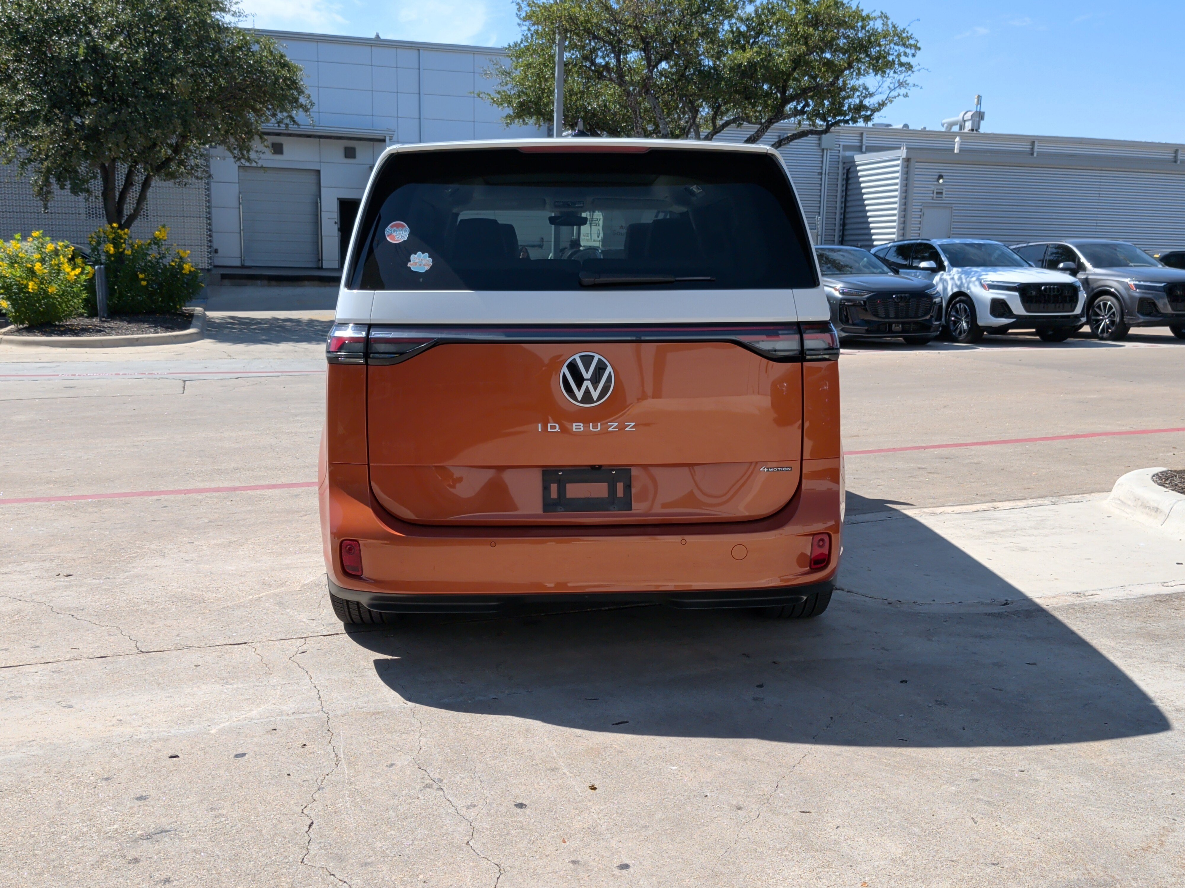 Used 2025 Volkswagen ID. Buzz 1st Edition AWD/4WD image 9