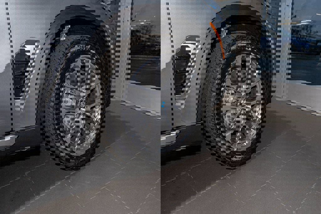 New 2026 BMW X5 xDrive50e w/ Climate Comfort Package image 6