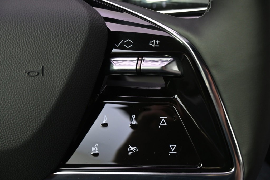 New 2026 Cadillac Vistiq Sport w/ LPO, Floor Liner Package image 34