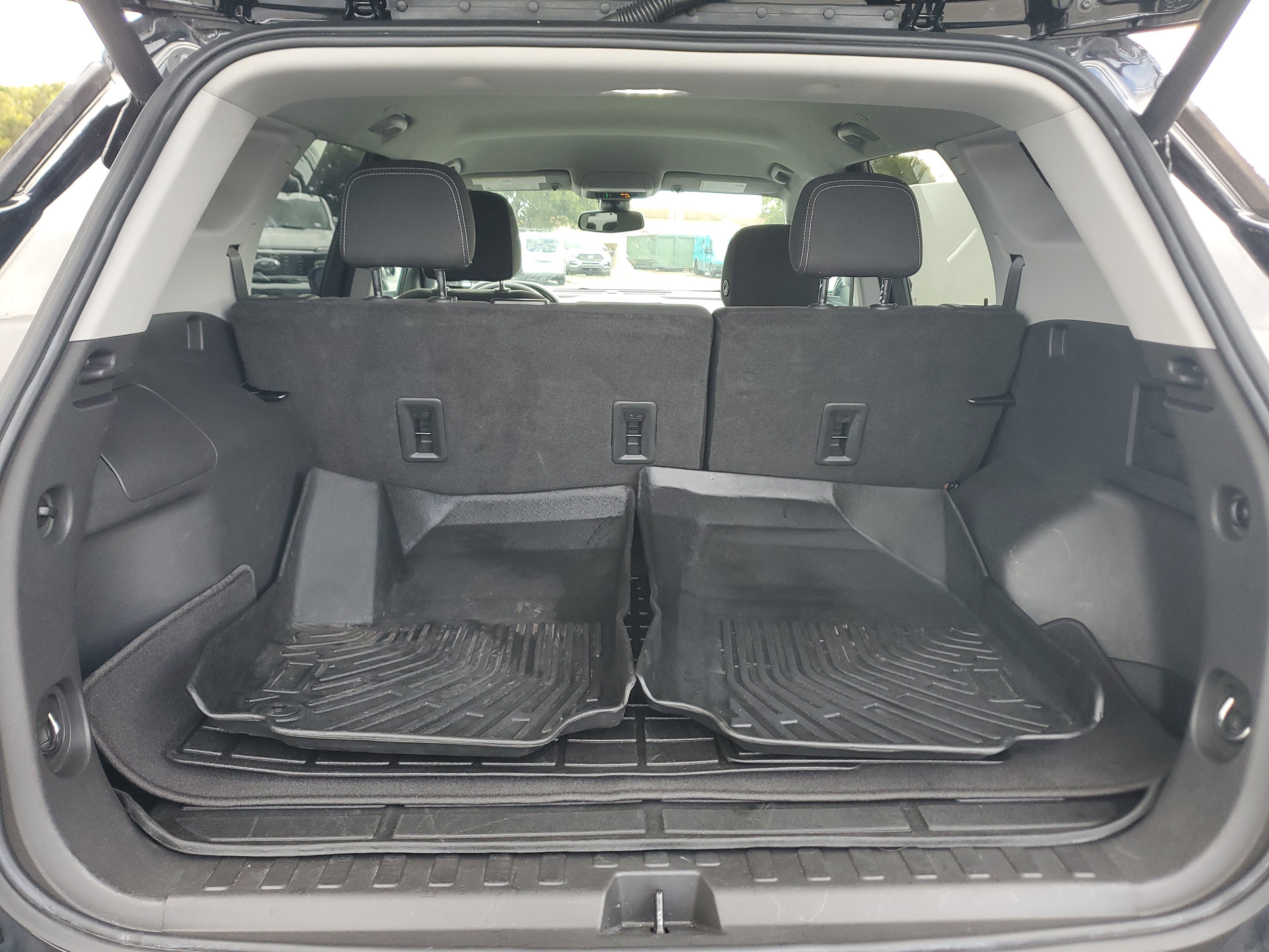 Used 2022 GMC Terrain SLE w/ Driver Convenience Package image 14