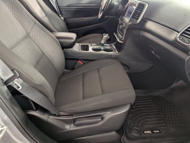Used 2020 Jeep Grand Cherokee Laredo RWD image 30