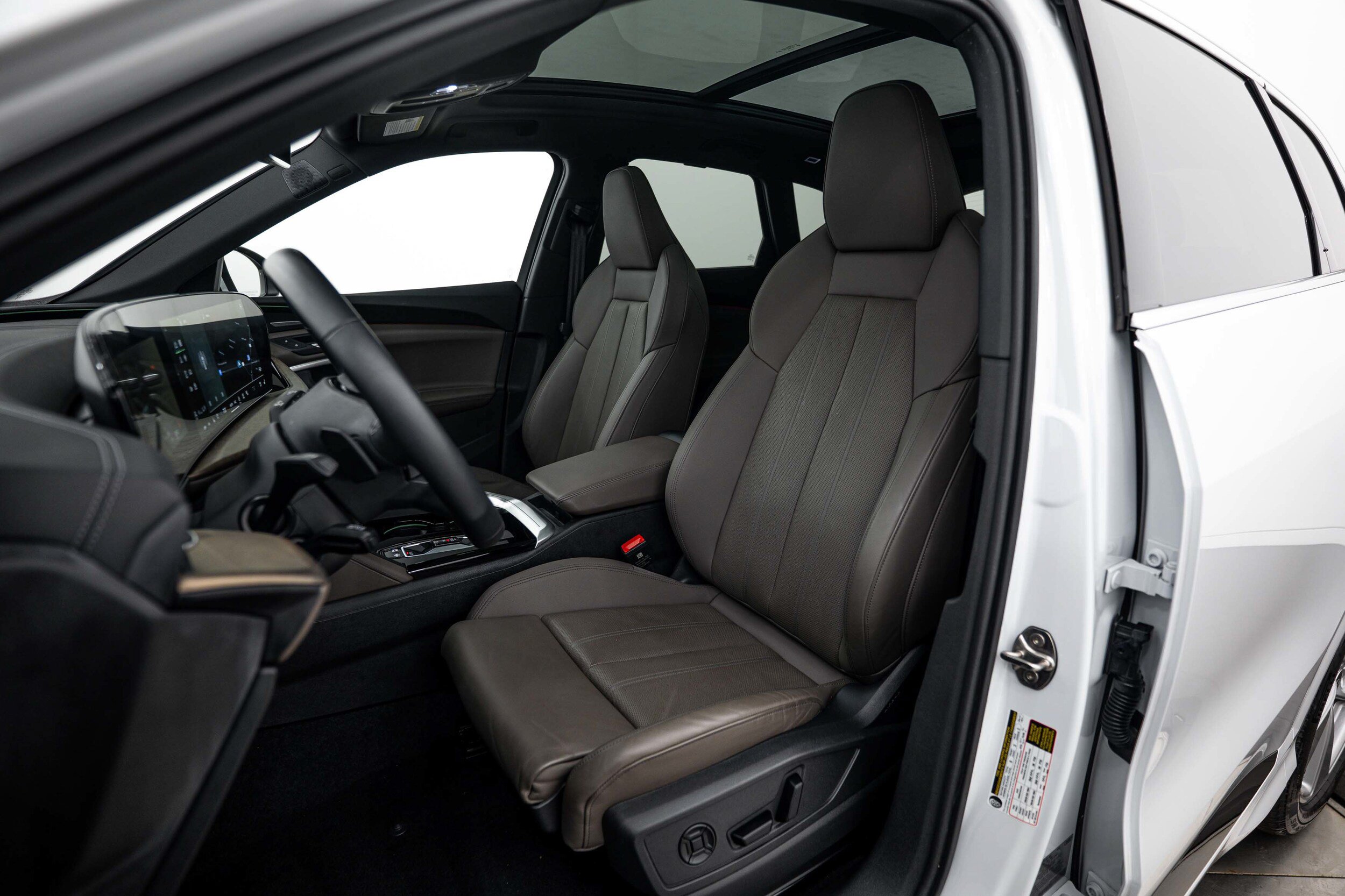 Used 2025 Audi Q5 Premium Plus AWD/4WD image 15