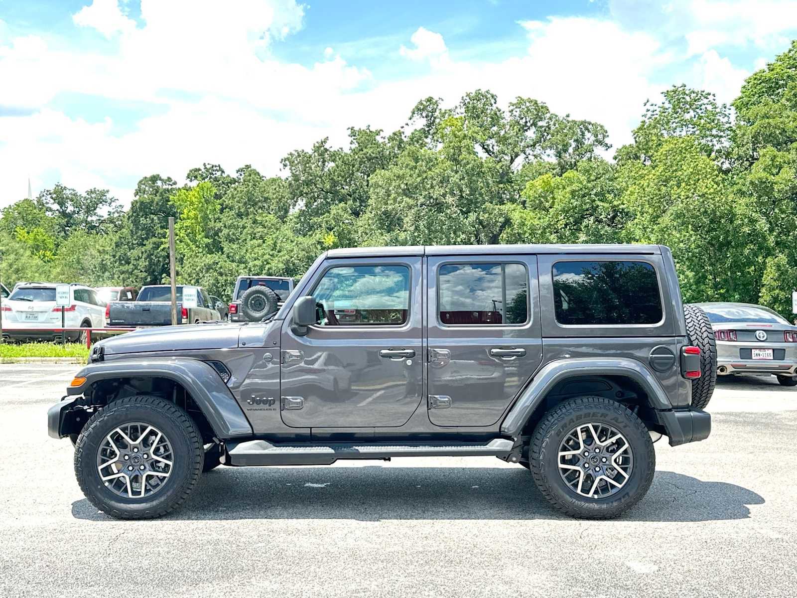 New 2026 Jeep Wrangler Unlimited Sahara AWD/4WD image 12
