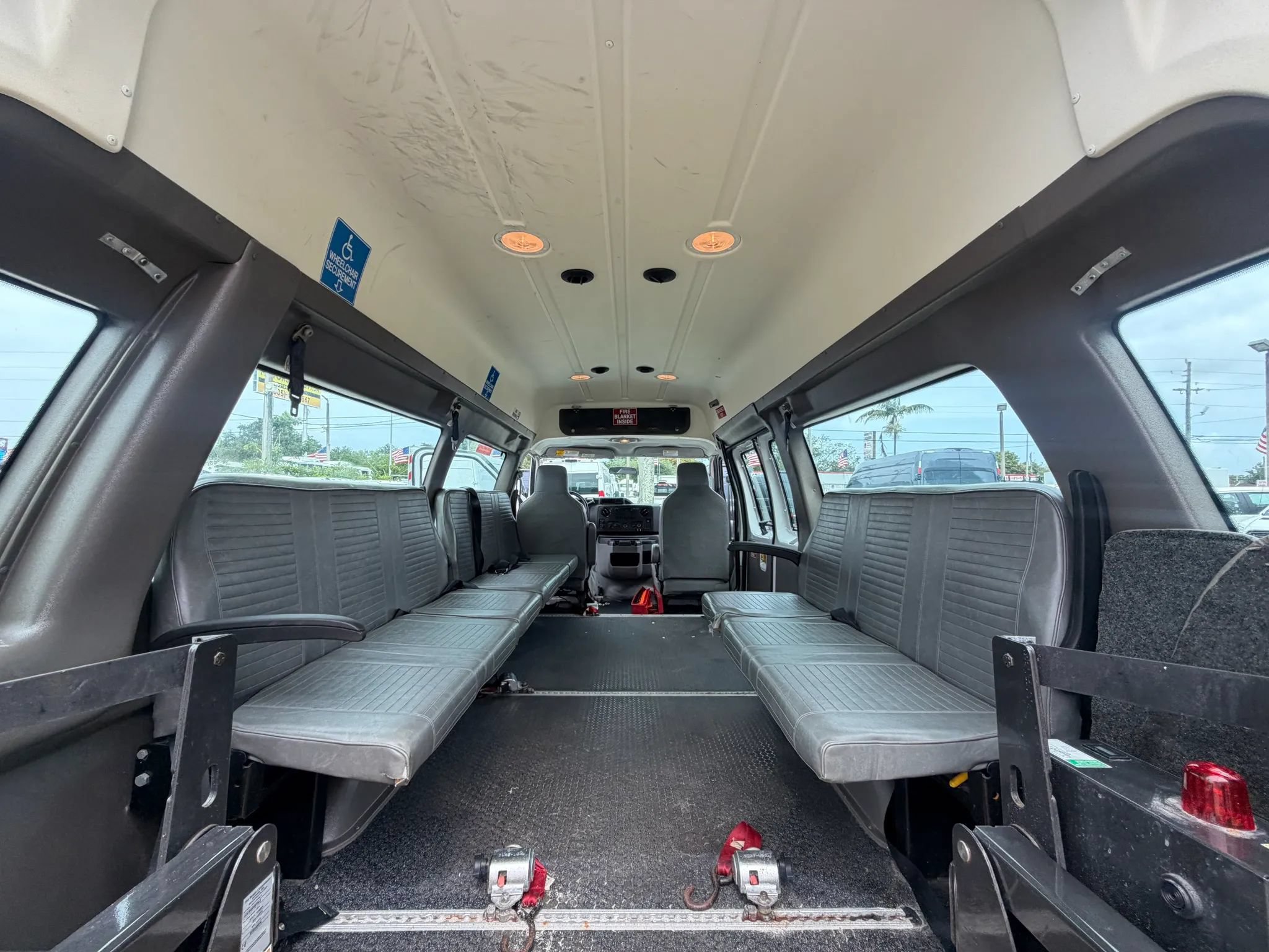 Used 2014 Ford E-250 and Econoline 250 Extended w/ Power Group RWD image 2